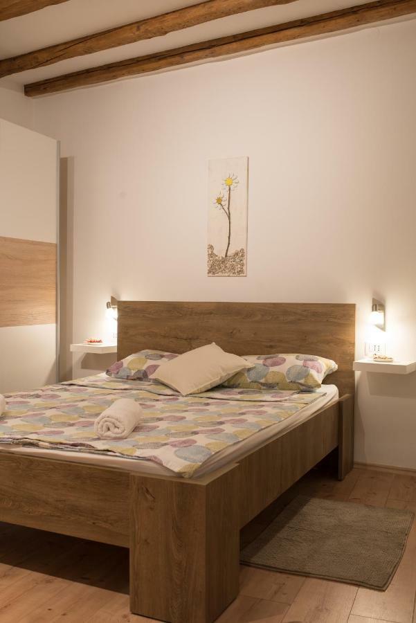 Apartment Vale โรวีน ภายนอก รูปภาพ